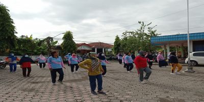 Senam Germas Kader Posyandu Dan PKK Kel. Gombong