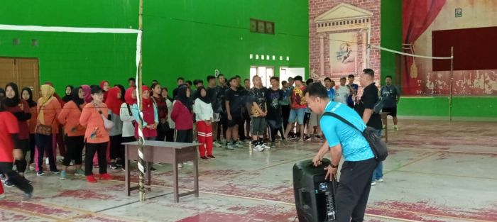 Lomba Karaoke dan Volley Mengawali Peringatan HUT RI ke-80 di Kelurahan Gombong 01