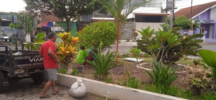 Bebenah Taman Menyambut Penilaian Adipura