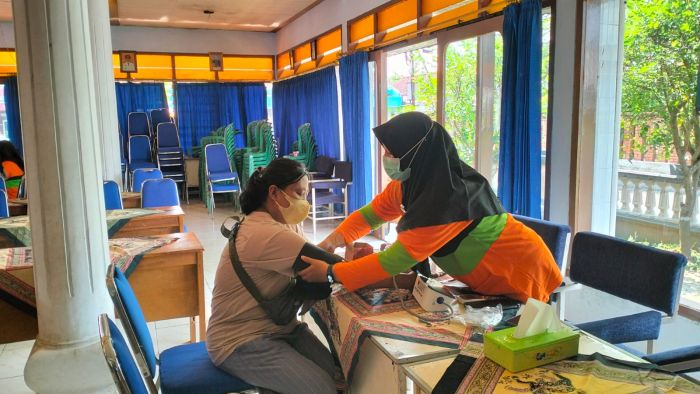 Pendistribusian PMT Balita, MBG, Imunisasi Bayi/Balita dan Posbindu Kelurahan Gombong  02