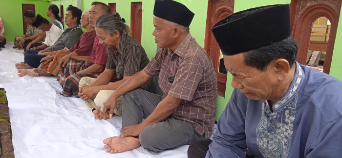 Doa Nyadran di Makam Giombong 01