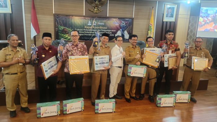 Penyerahan Penghargaan Kelurahan Gombong meraih Juara Tiga Lomba Desa dan Kelurahan Tingkat Provinsi Jawa Tengah Tahun 2026 01