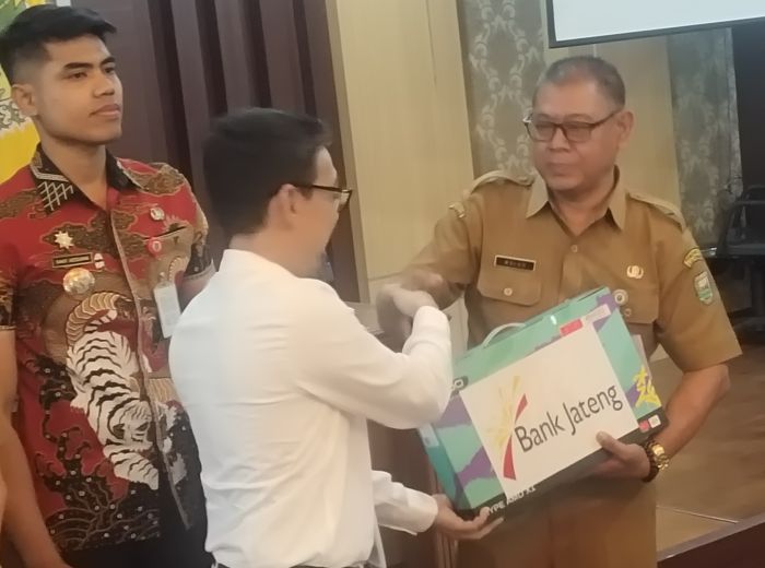 Penyerahan Penghargaan Kelurahan Gombong meraih Juara Tiga Lomba Desa dan Kelurahan Tingkat Provinsi Jawa Tengah Tahun 2026 02