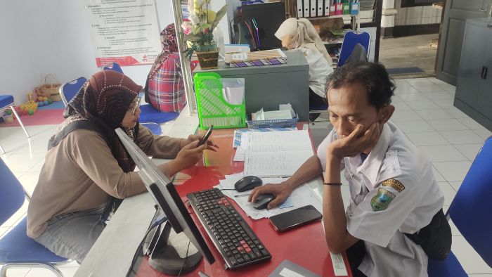 PELAYANAN IKD SEKARANG LANGSUNG DAN MUDAH DI KELURAHAN GOMBONG 01