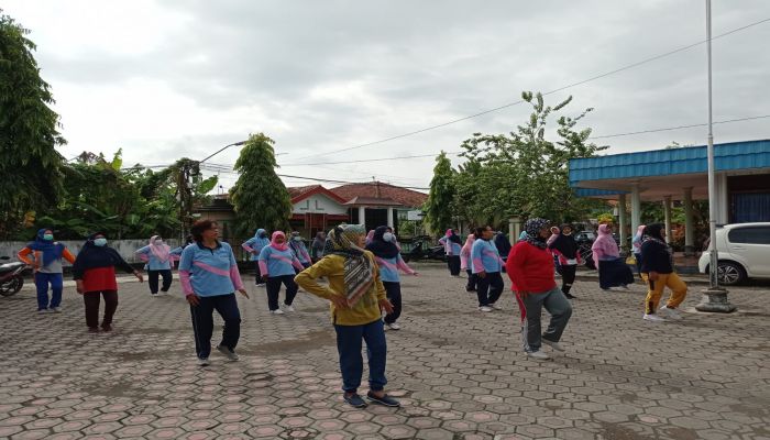 Senam Germas Kader Posyandu Dan PKK Kelurahan Gombong 02