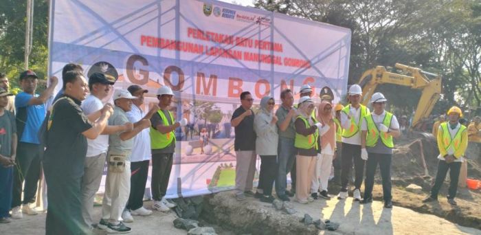 Senam bersama, peletakan batu pertama Lapangan Manunggal Gombong, dan gerakan bersih-bersih masjid 02