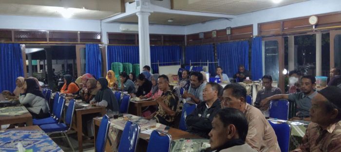 Rapat Koordinasi Penetapan Kegiatan Peringatan HUT Kemerdekaan RI ke 80 Tahun 2025 Kelurahan Gombong