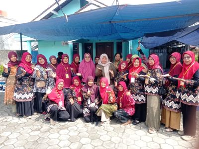 Pasar Sandang Murah PKK RW I Kelurahan Gombong